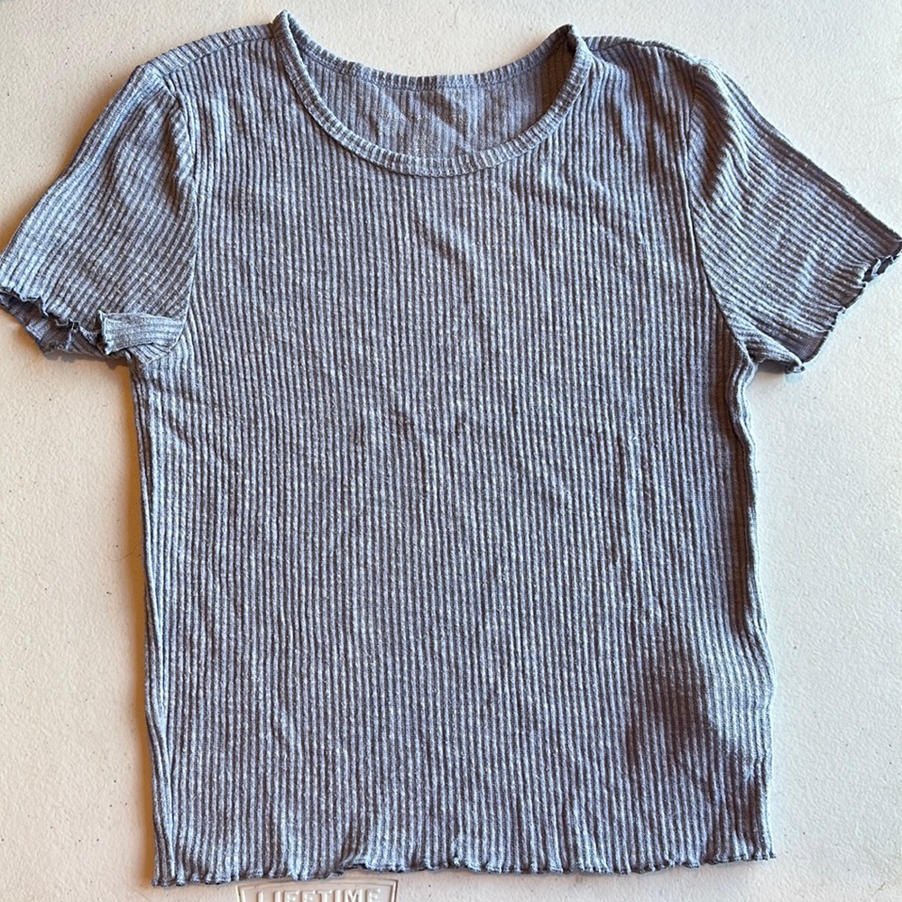 american eagle size xs crop top